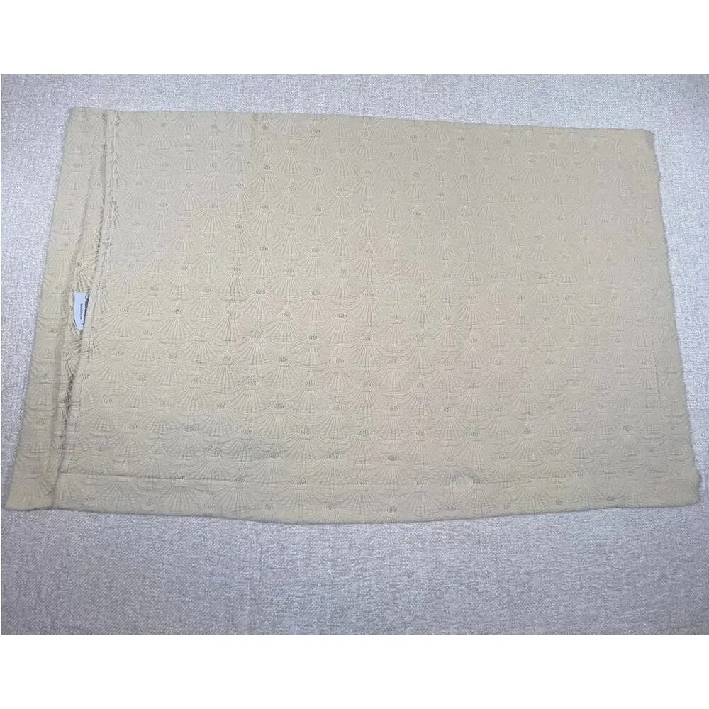 Peacock Alley Lot of 2 Cream Egyptian Cotton Champagne Fan/Shell Pattern Shams
